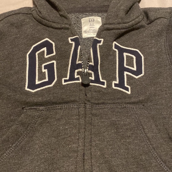 GAP gray logo hoodie 6-12 month toddler - like new - Picture 3 of 4
